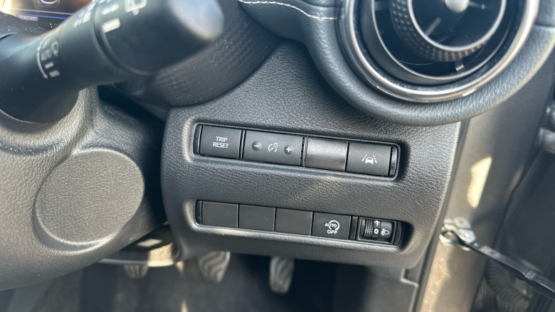 Nissan Juke 1.0 DiG-T 114 N-Connecta 5dr Petrol Hatchback